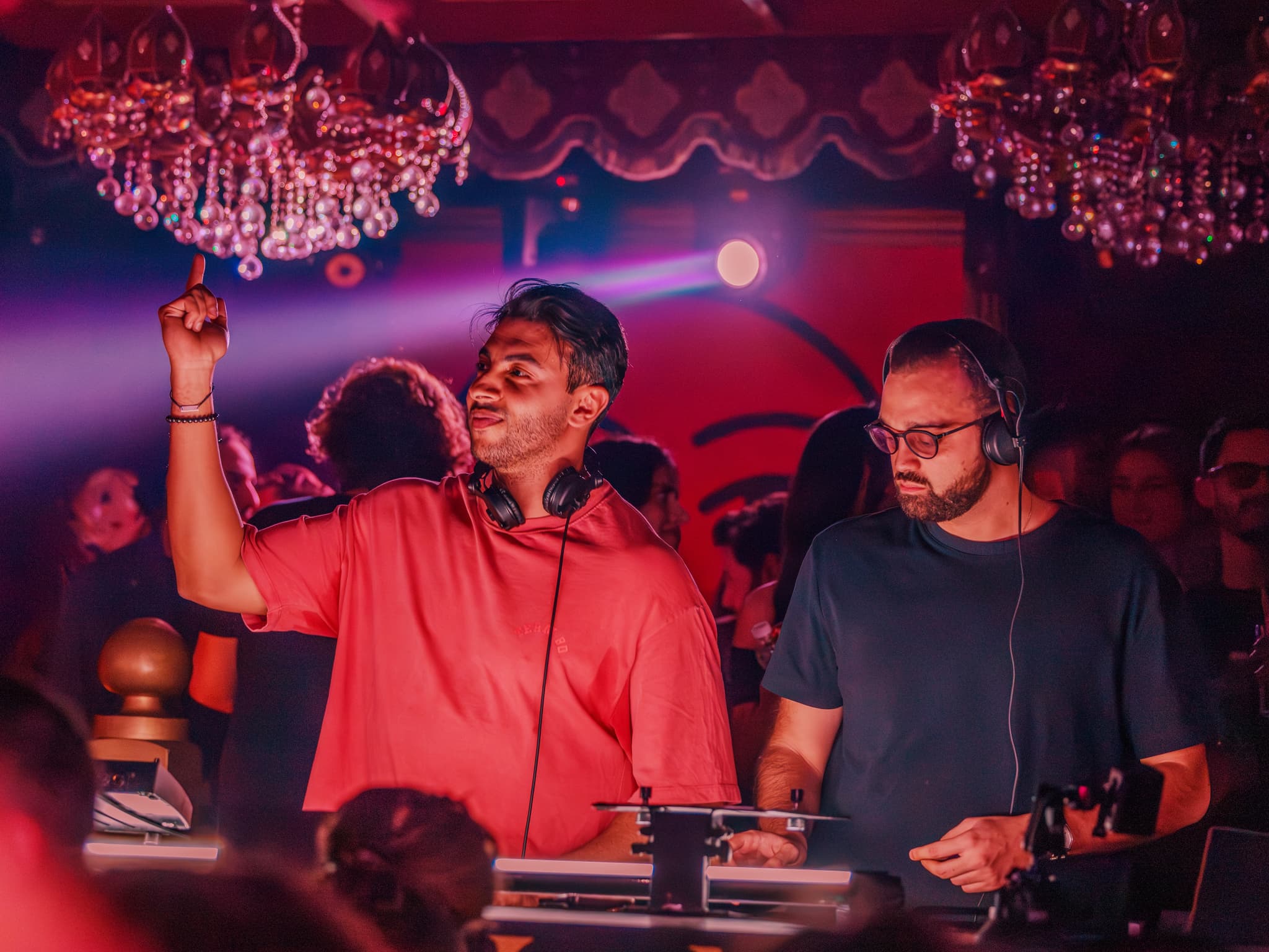 Ambiance electrique avec les dj du babouchka la meilleur discothèque de l'hivernage marrakech