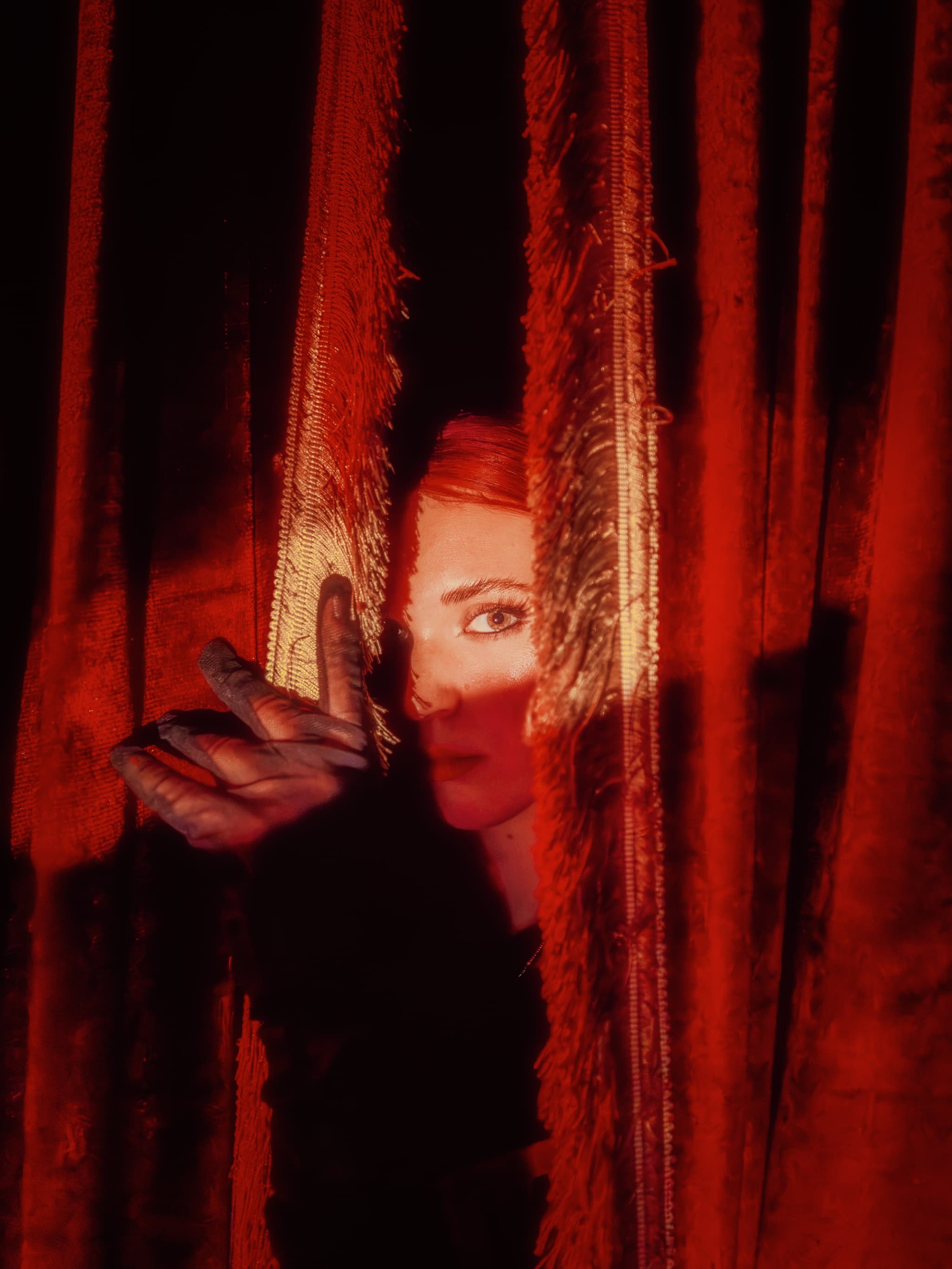 Intérieur illuminé du Babouchka, la meilleure boîte de nuit de Marrakech